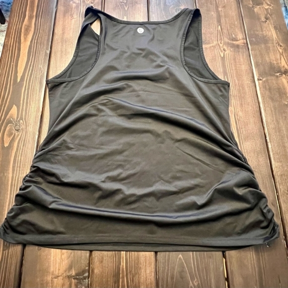 torrid | Performance Ruched Side Scoop Neck Sleeveless Active Tank - Picture 7 of 10